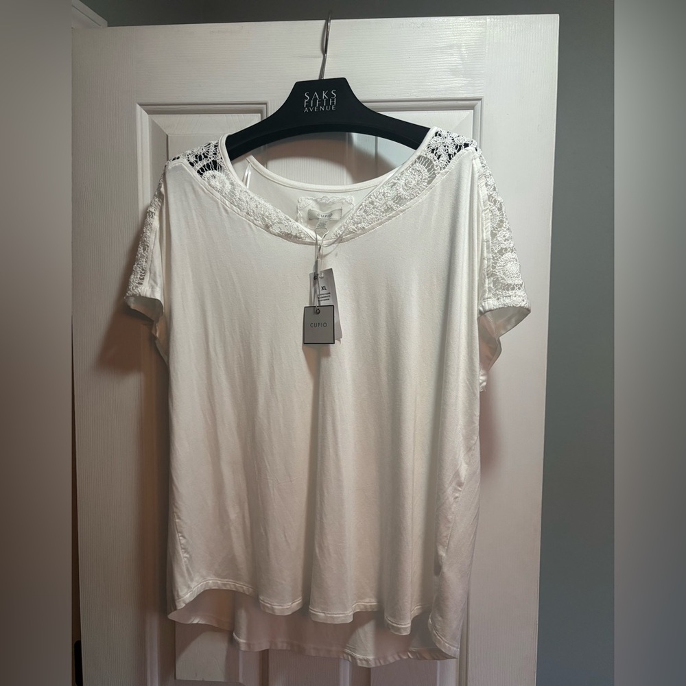 ❤️NWT ‘CUPIO’ PRETTY WHITE TOP W/LACE DETAIl SIZE~XL